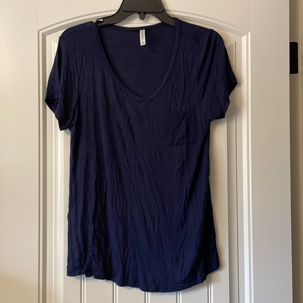 V-neck short sleeve. Large.